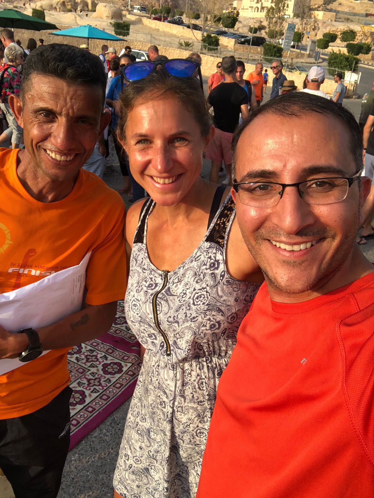 Vroni im zwei jordanischen Läufern